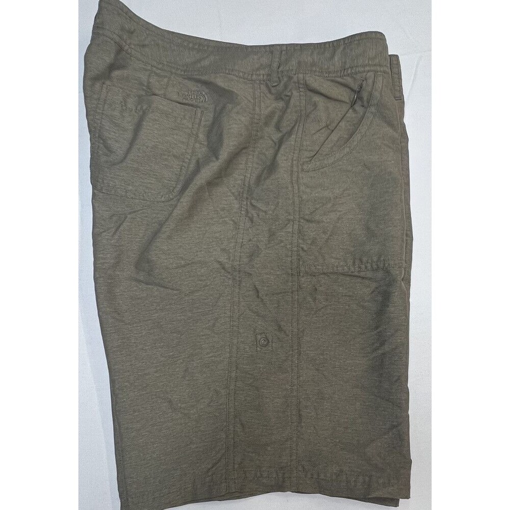The North Face Womens Green Flat Front Roll Tab Legs Microfiber Shorts Size 12